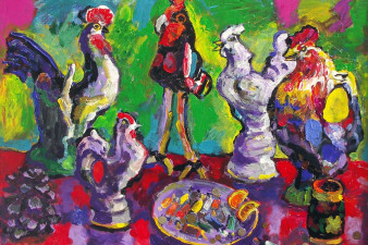 Четыре петуха и попугай у кормушки. 2013. Холст, масло. 80х100